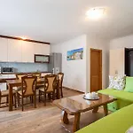 Jasmir Apartment - Free Parking Near The Beach