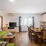 Jasmir Apartment - Free Parking Near The Beach