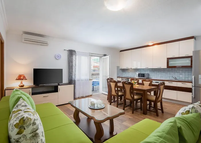 Jasmir Apartment - Free Parking Near The Beach