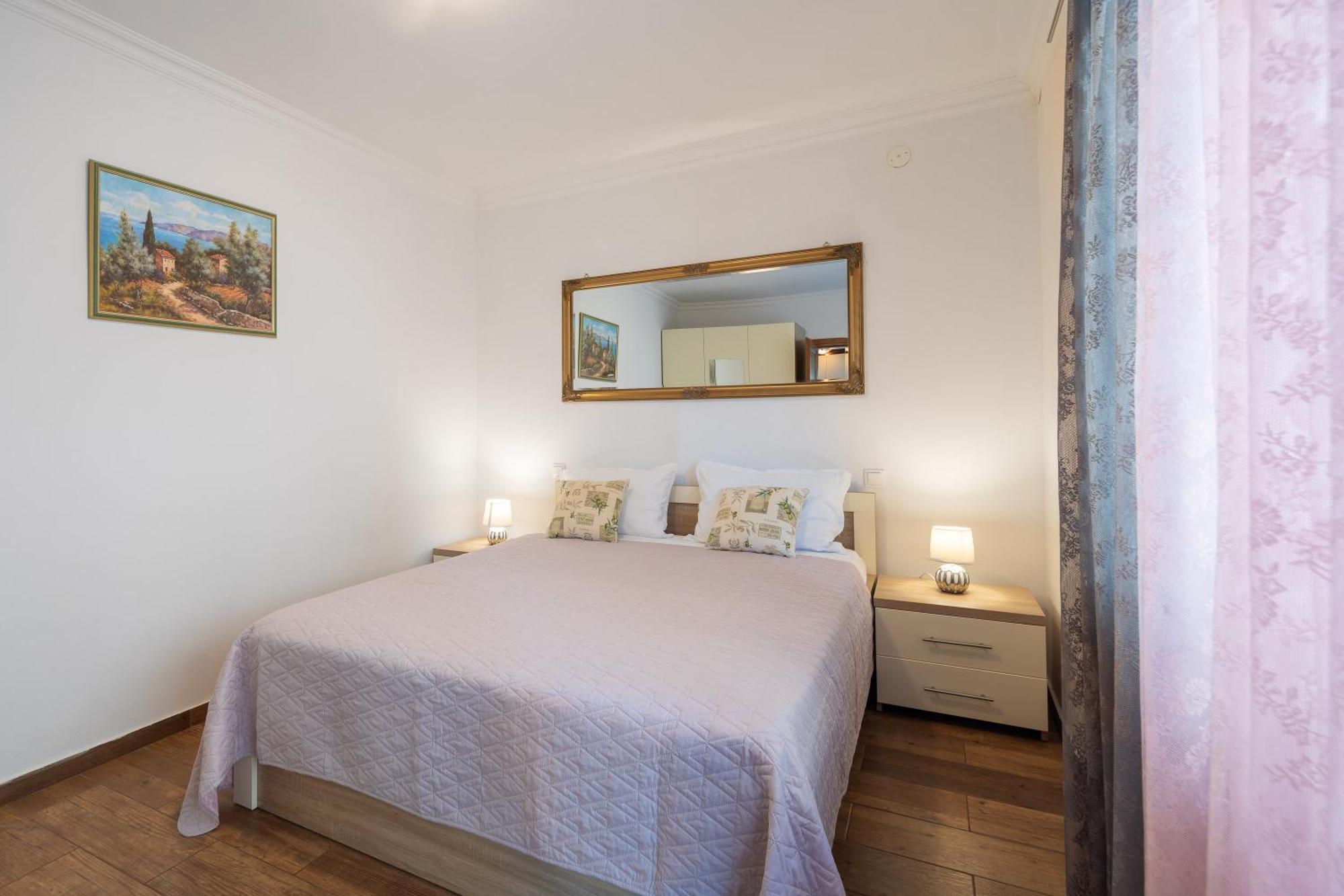 Jasmir - Free Parking Near The Makarska