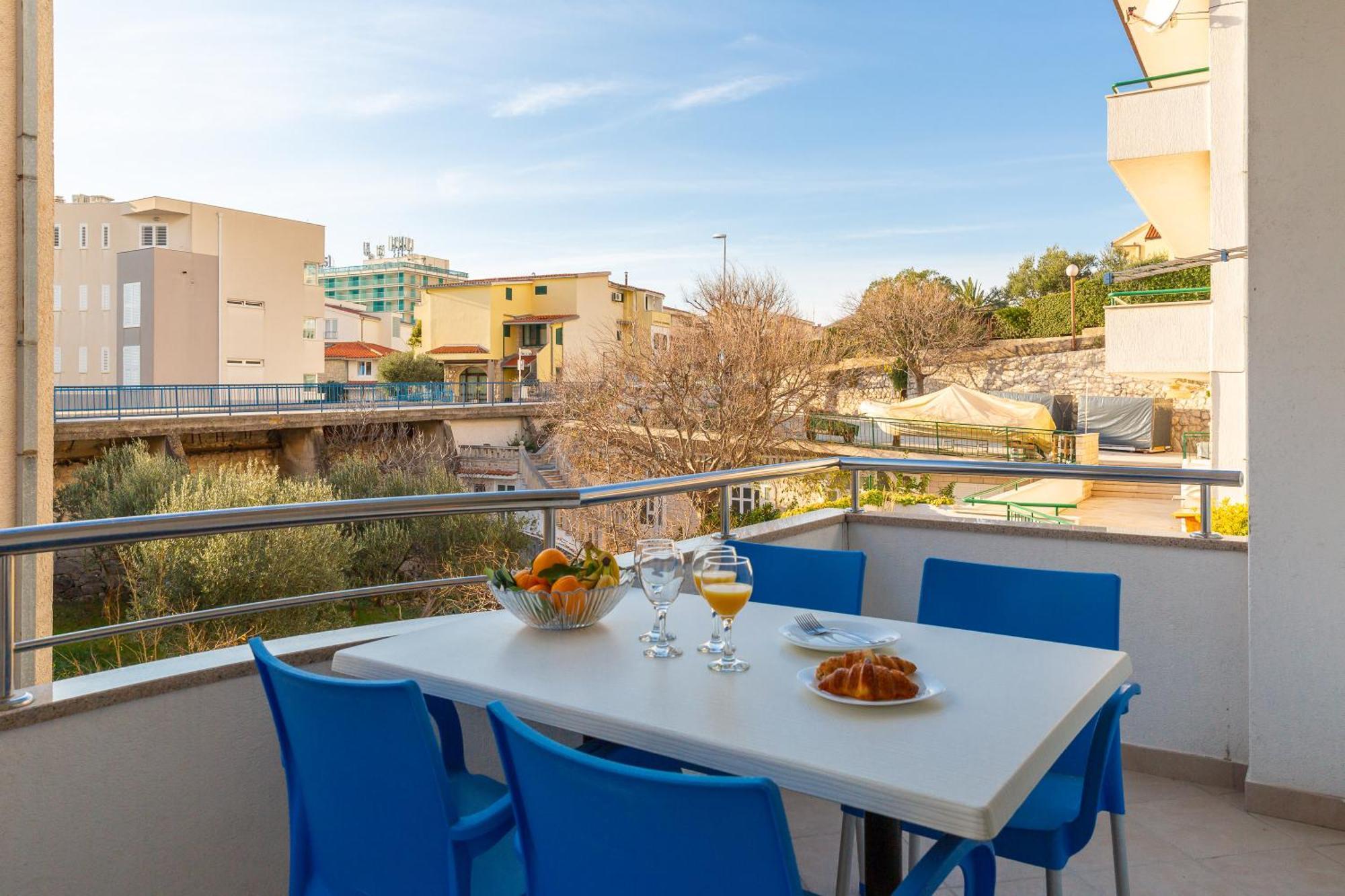 Jasmir - Free Parking Near The